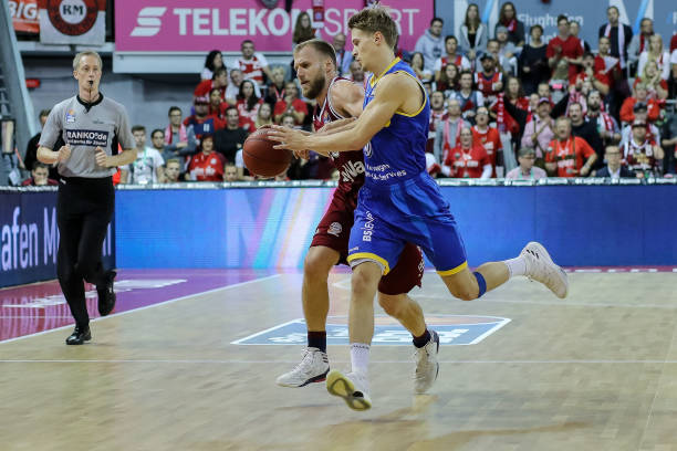 与锋线冲击 与锋线冲击