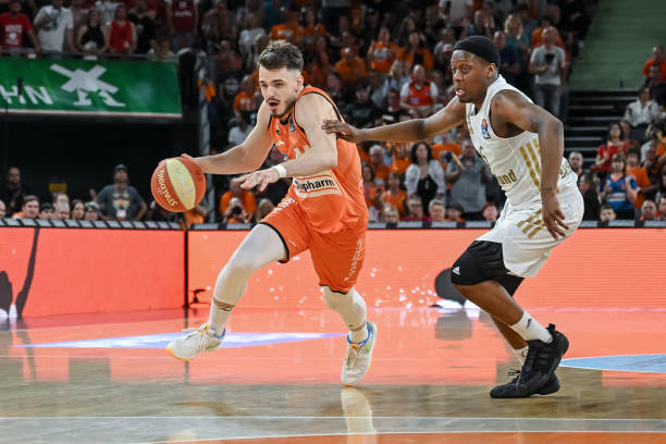 董路通过 董路通过